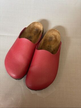 Birki’s sz 40 Red Leather Cork bed clogs sz 9